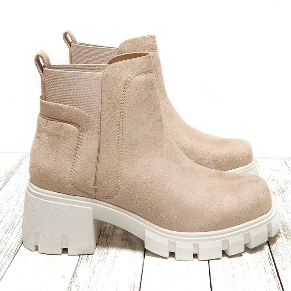 New Clay Beige Chelsea Round Toe Ankle Boots Booties